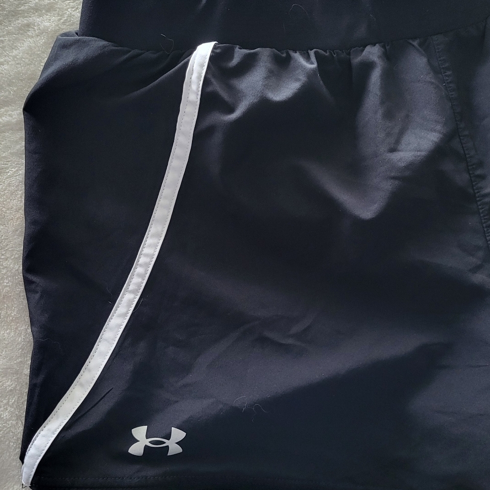 Under Armour Mileage 3.0 Shorts‎ Womens Large Black White Loose Lined Run Gym L - Picture 2 of 5
